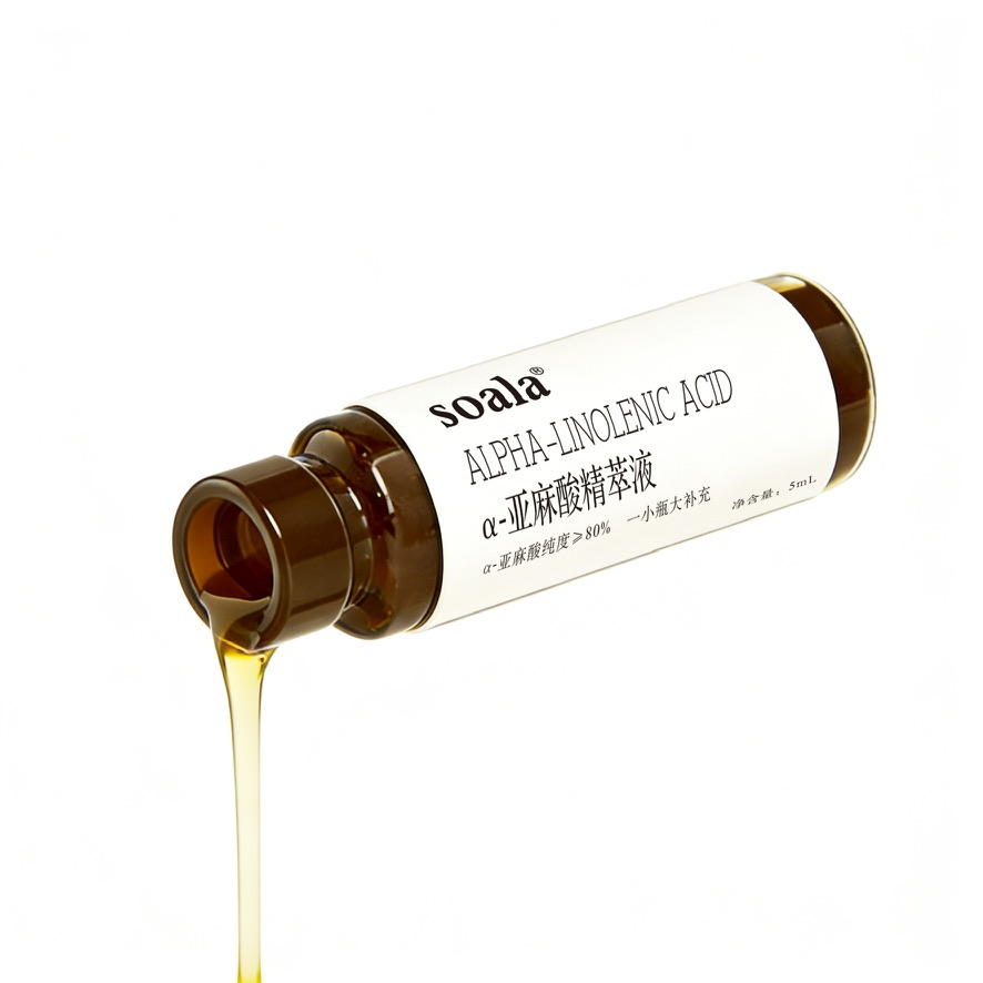 SOALA α-亚麻酸精萃液小瓶倾倒出金黄色油液